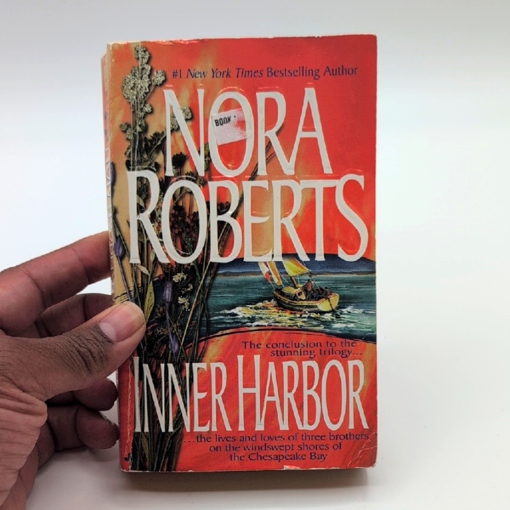 💵2/$10Bundle and Save💵Nora Roberts 'Inner Harbor' Book